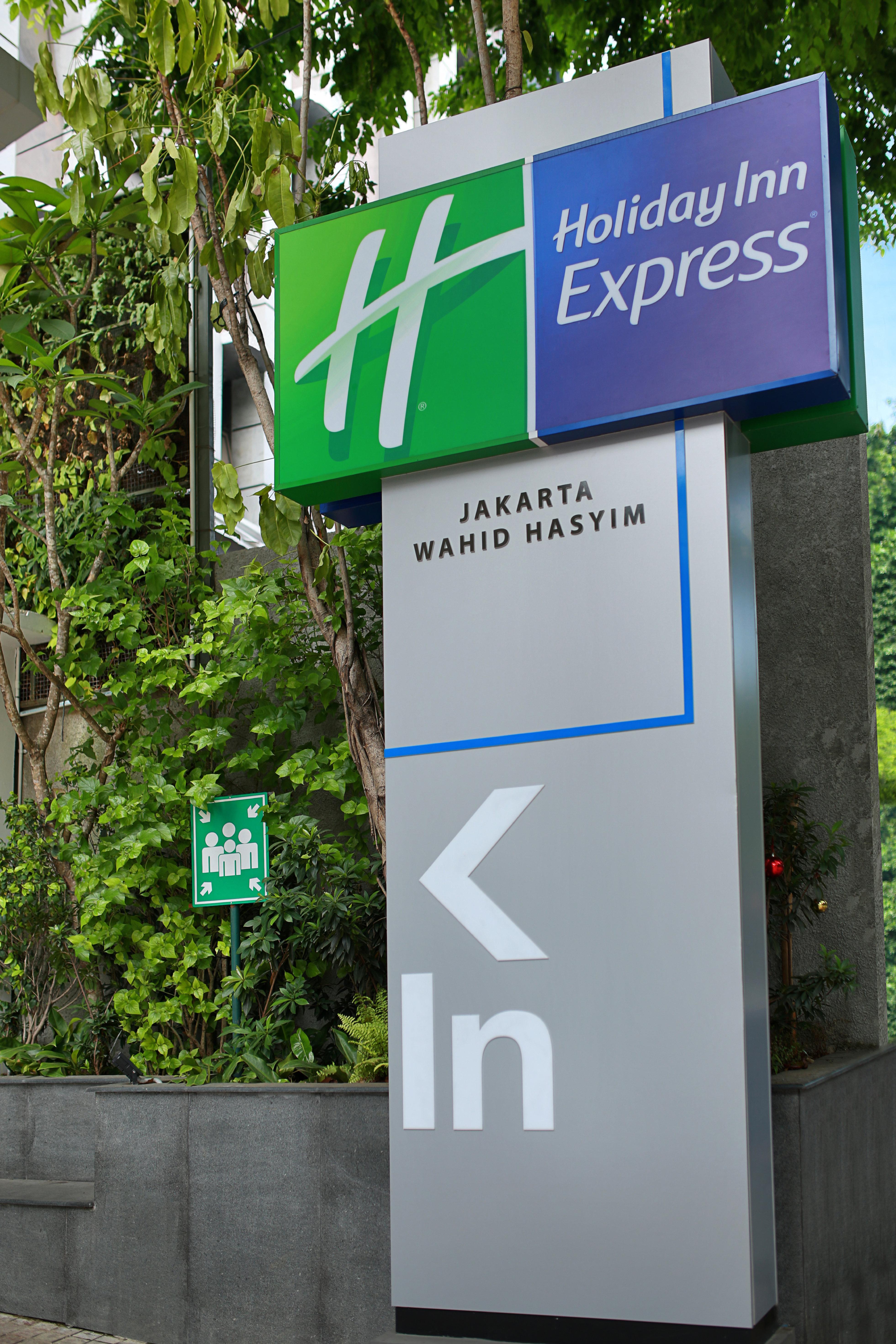 Holiday Inn Express Jakarta Wahid Hasyim By Ihg Extérieur photo