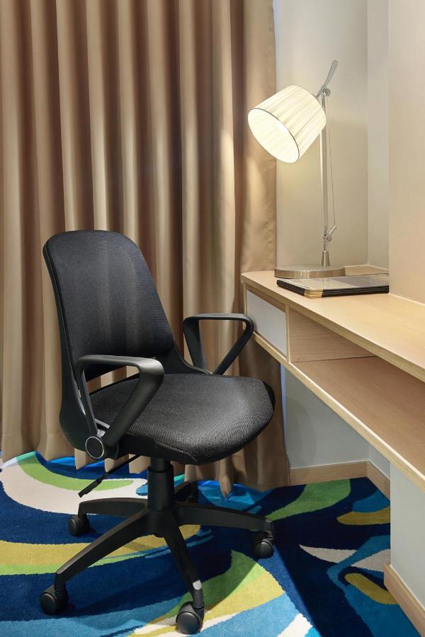 Holiday Inn Express Jakarta Wahid Hasyim By Ihg Extérieur photo