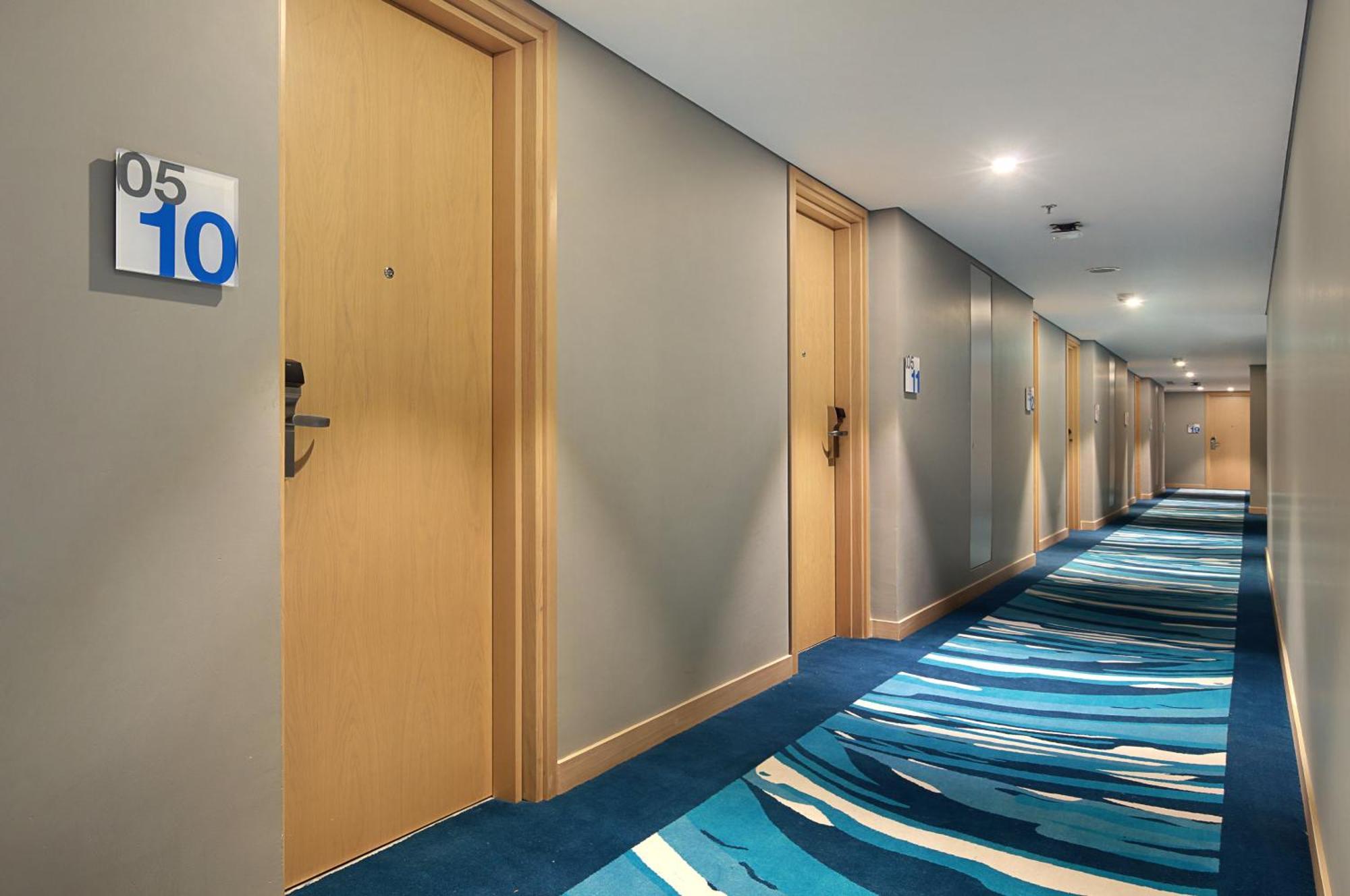 Holiday Inn Express Jakarta Wahid Hasyim By Ihg Extérieur photo