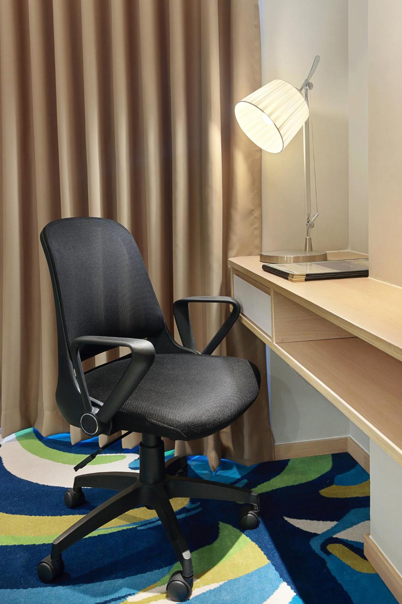 Holiday Inn Express Jakarta Wahid Hasyim By Ihg Extérieur photo