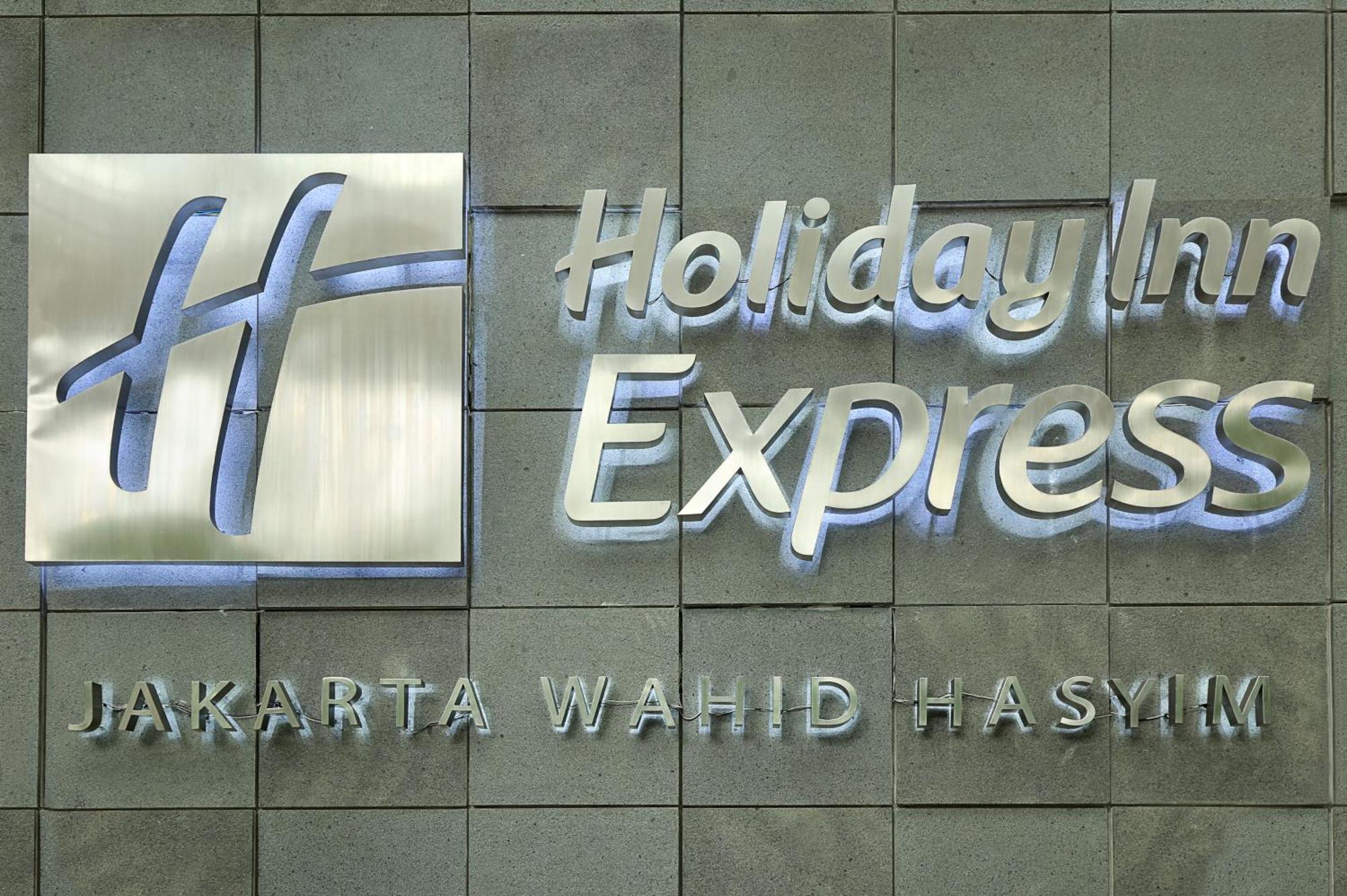 Holiday Inn Express Jakarta Wahid Hasyim By Ihg Extérieur photo